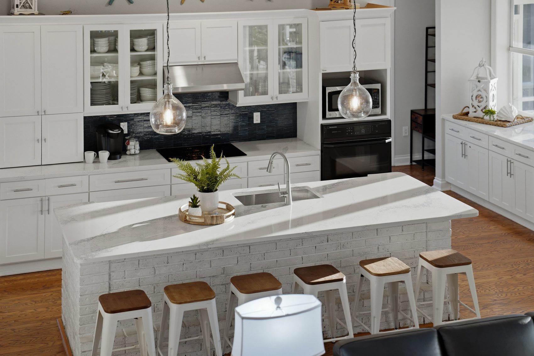 CG Media — Bright Kitchen, Vacation Rental