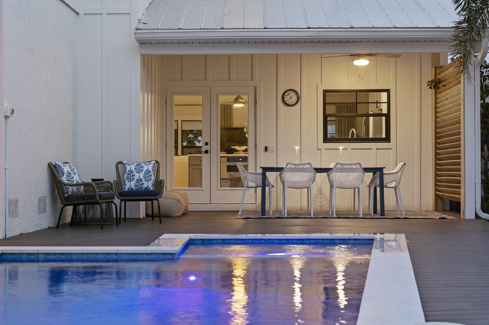 CG Media — Neon Lounge, Vacation Rental